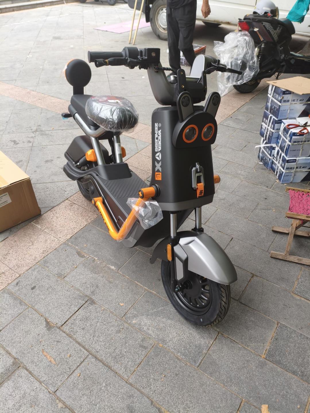 雅迪×绝区零联名车4199元起:翻过车、道过歉,首批车主骑了20天,到底值不值?