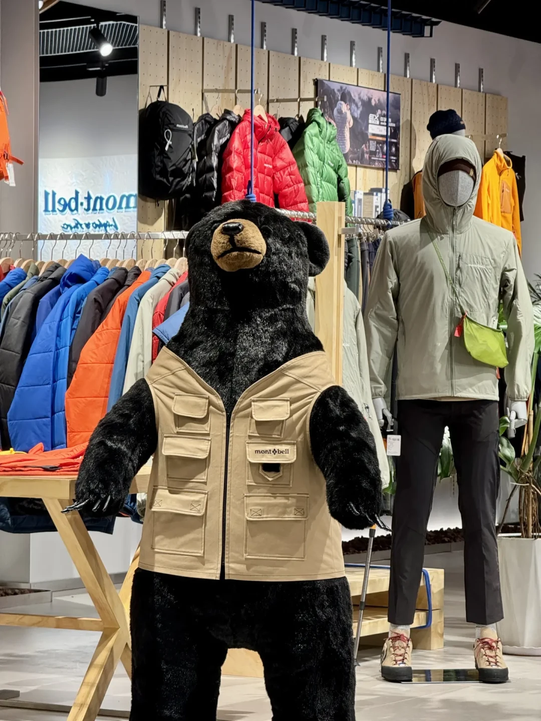 mont·bell 的城市限定T，正在被买成旅行伴手礼：日本170元起、拉萨排到明年，限定地图和4个坑一次讲清