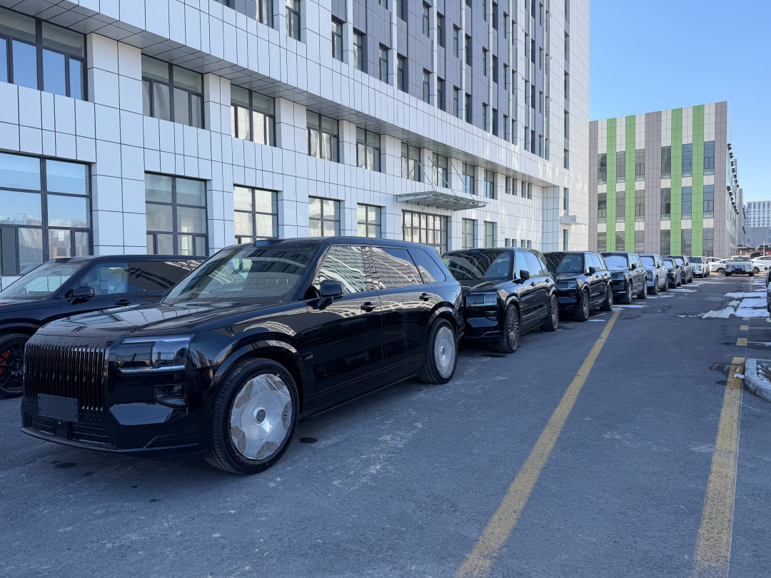 7月大型SUV销量榜:ES8登顶10284台,但四个品牌都说自己是“冠军”——看榜前先看懂口径