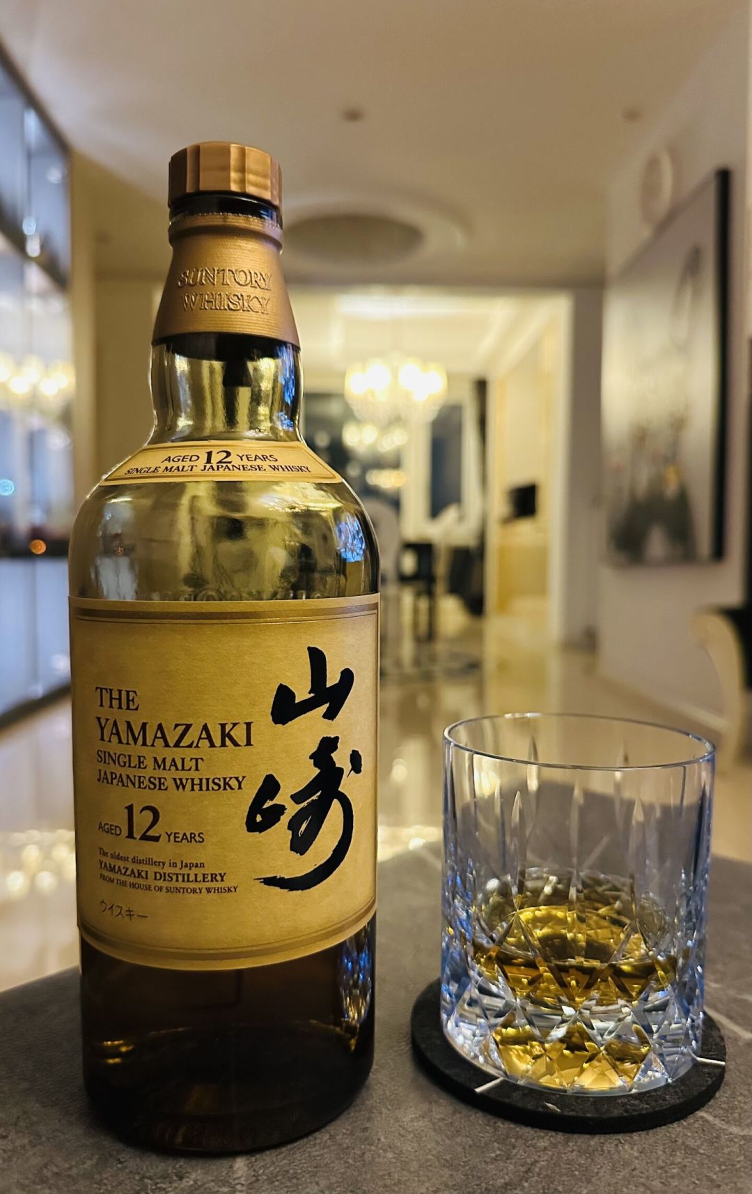 山崎12跌回千元档,到底好不好喝?两派评论我都替你翻完了