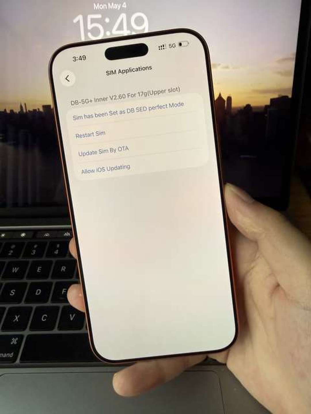全新iPhone 17 Pro Max卖8200，他花7900买了台没保修的：涨价潮里这3种便宜别碰