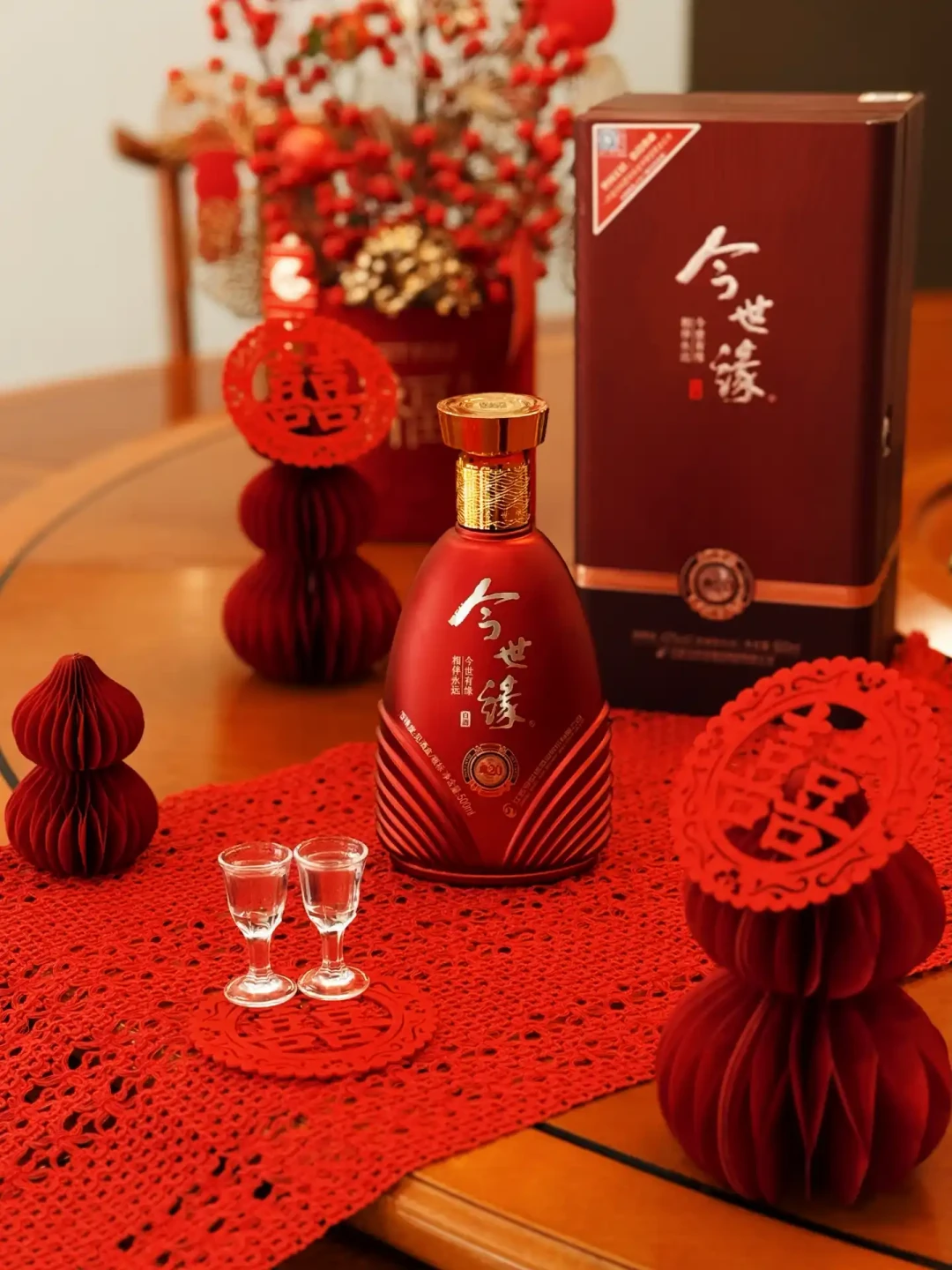 茅台中报净利上市25年首降、酒企抢宴席场景:今年金九银十的婚宴酒,是近几年少见的买方市场