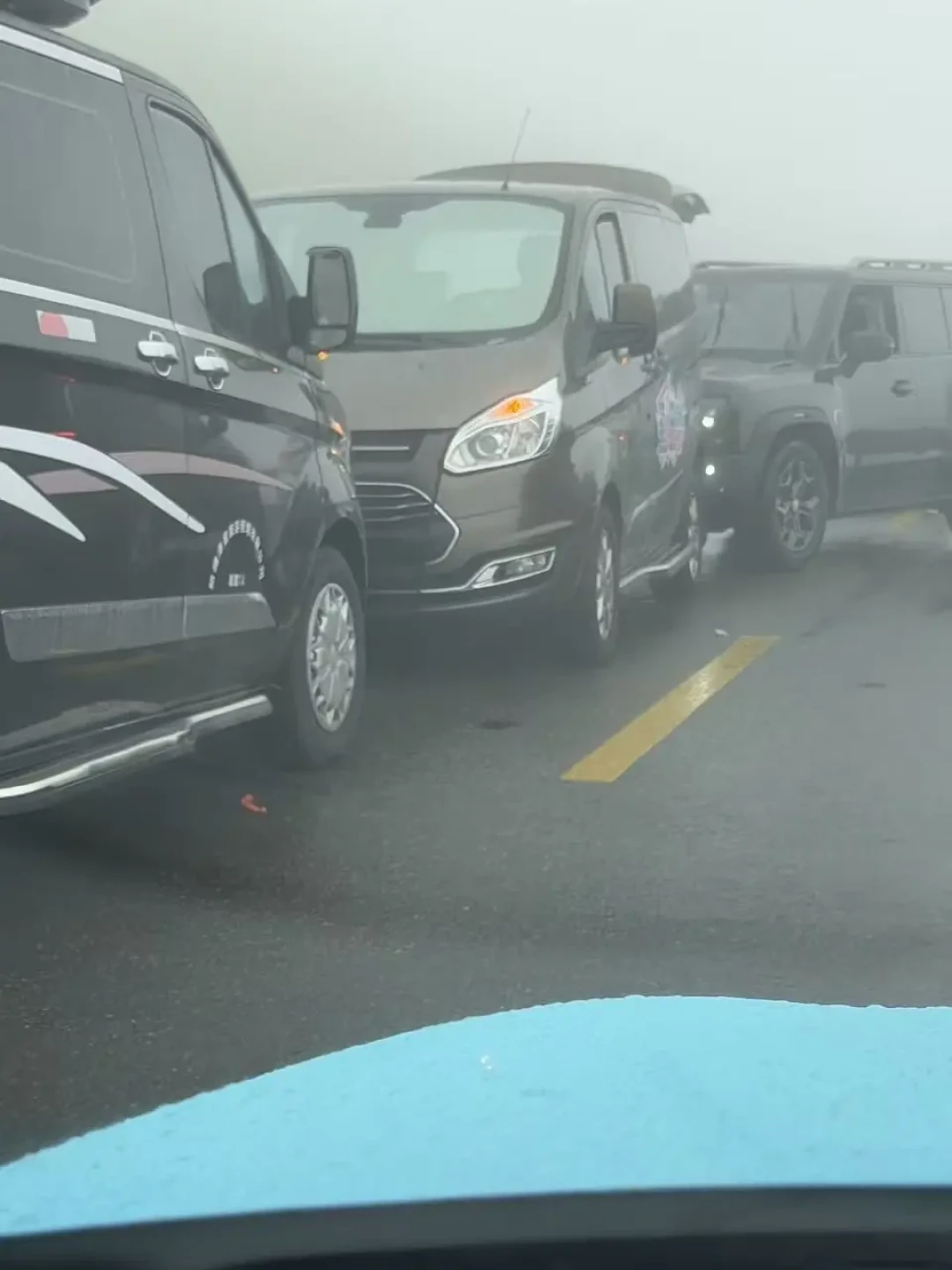 独库公路“堵哭”又刷屏:翻了7、8月8起真实堵车样本,发现真正要怕的不是车多