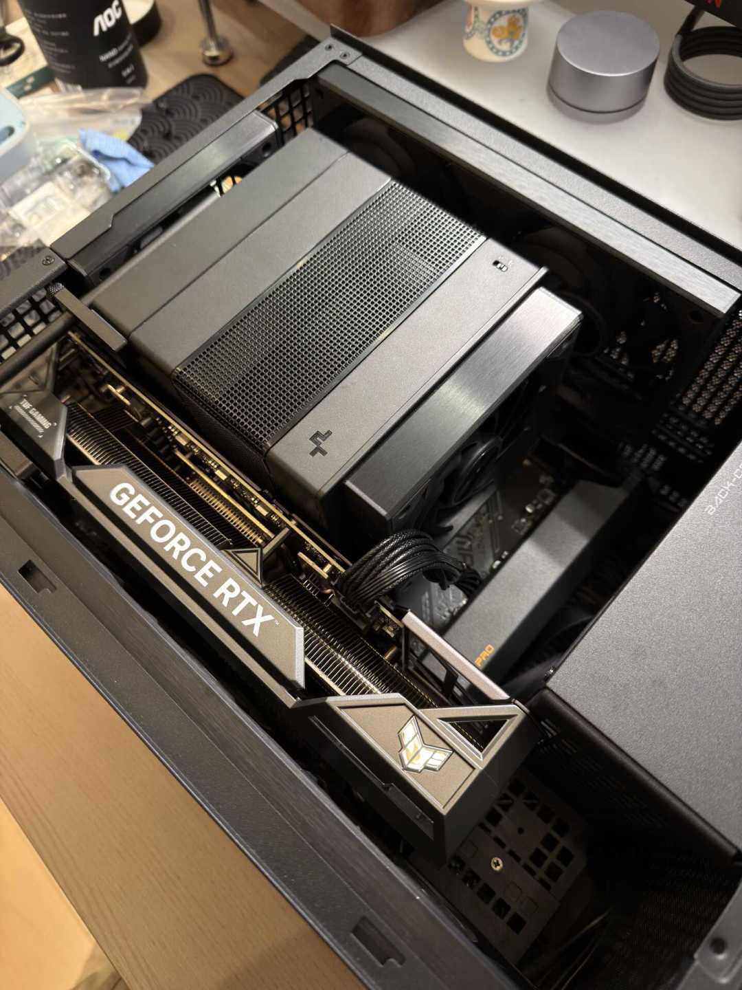 阿萨辛4压9800X3D没问题,但有一种M-ATX主板装不下它:翻完3个装机店的翻车记录,我整理出这份购前核对清单