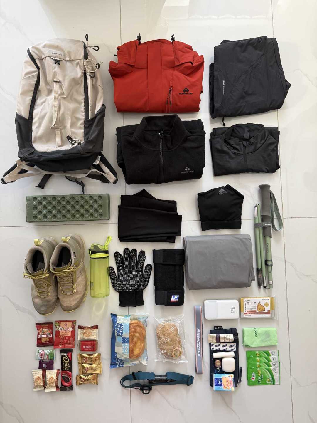 封了7年的东灵山,150人照样半夜组团夜爬:周末报徒步团之前,先问清这4个问题
