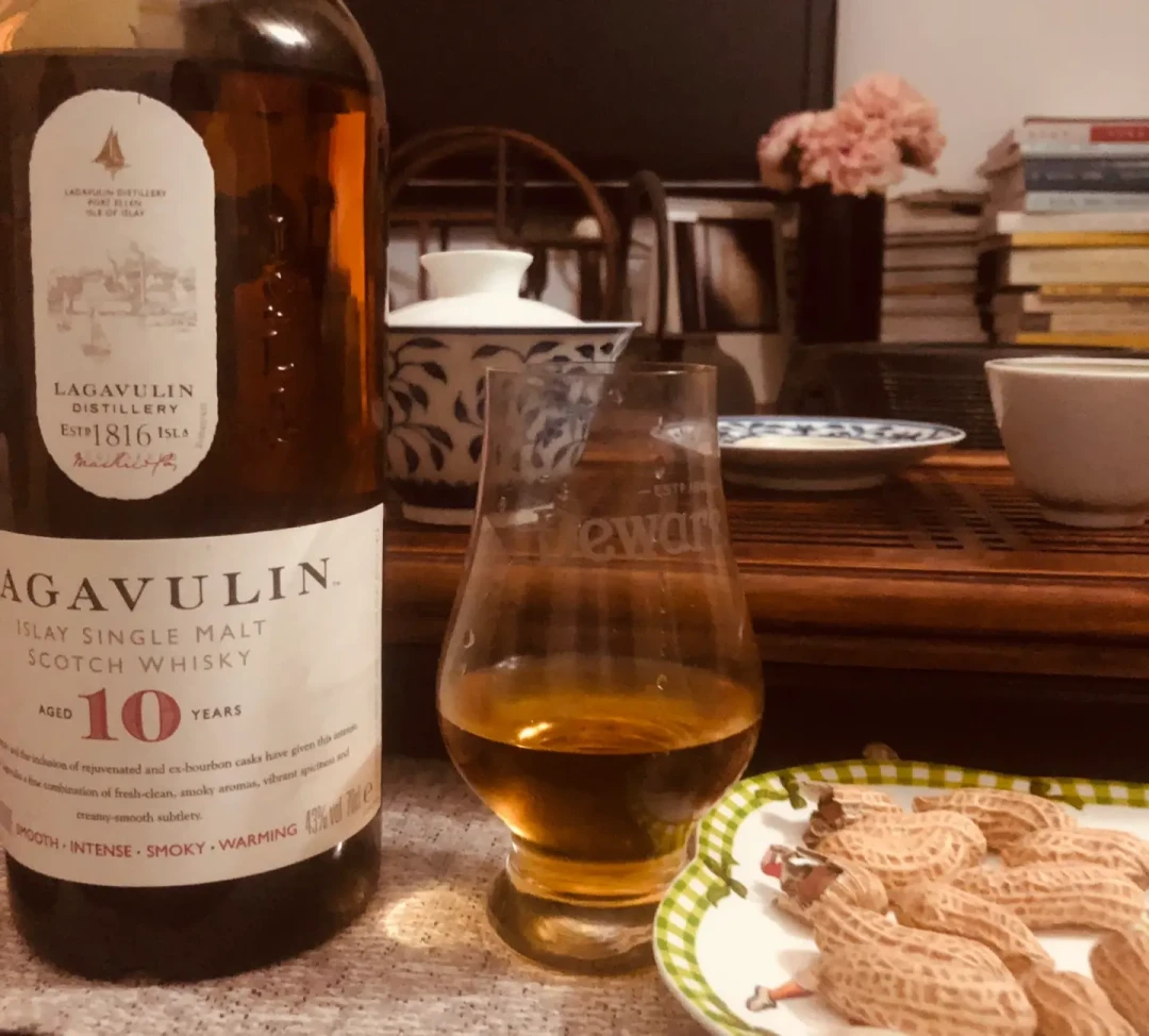 免税店250元的乐加维林10年,有人已开第三瓶,有人骂