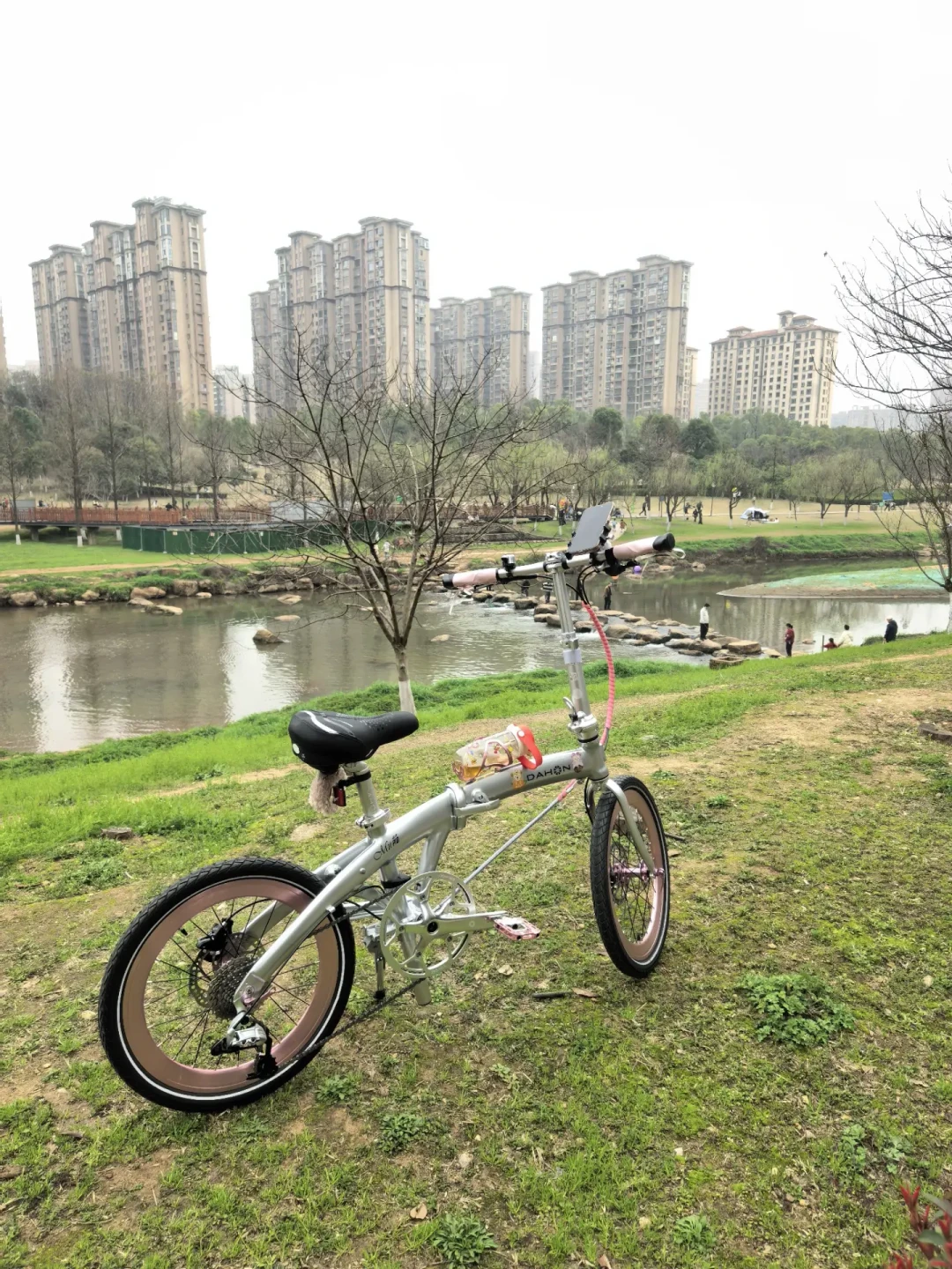 知乎这周冒出6个骑行通勤新问题，小红书昨晚有人发帖
