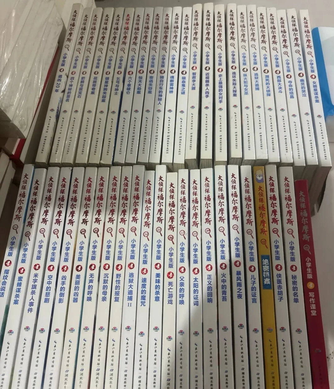 作者离世、更新停摆，仍稳居小学生书单前列：《大侦探福尔摩斯》小学生版70册还值得买全套吗？