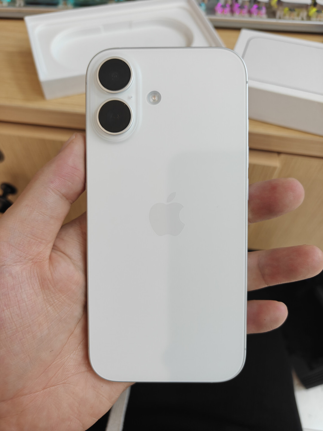二手iPhone反而涨价了:iPhone 17保值率逼近天花板、回收价逆涨,三类人各有各的账
