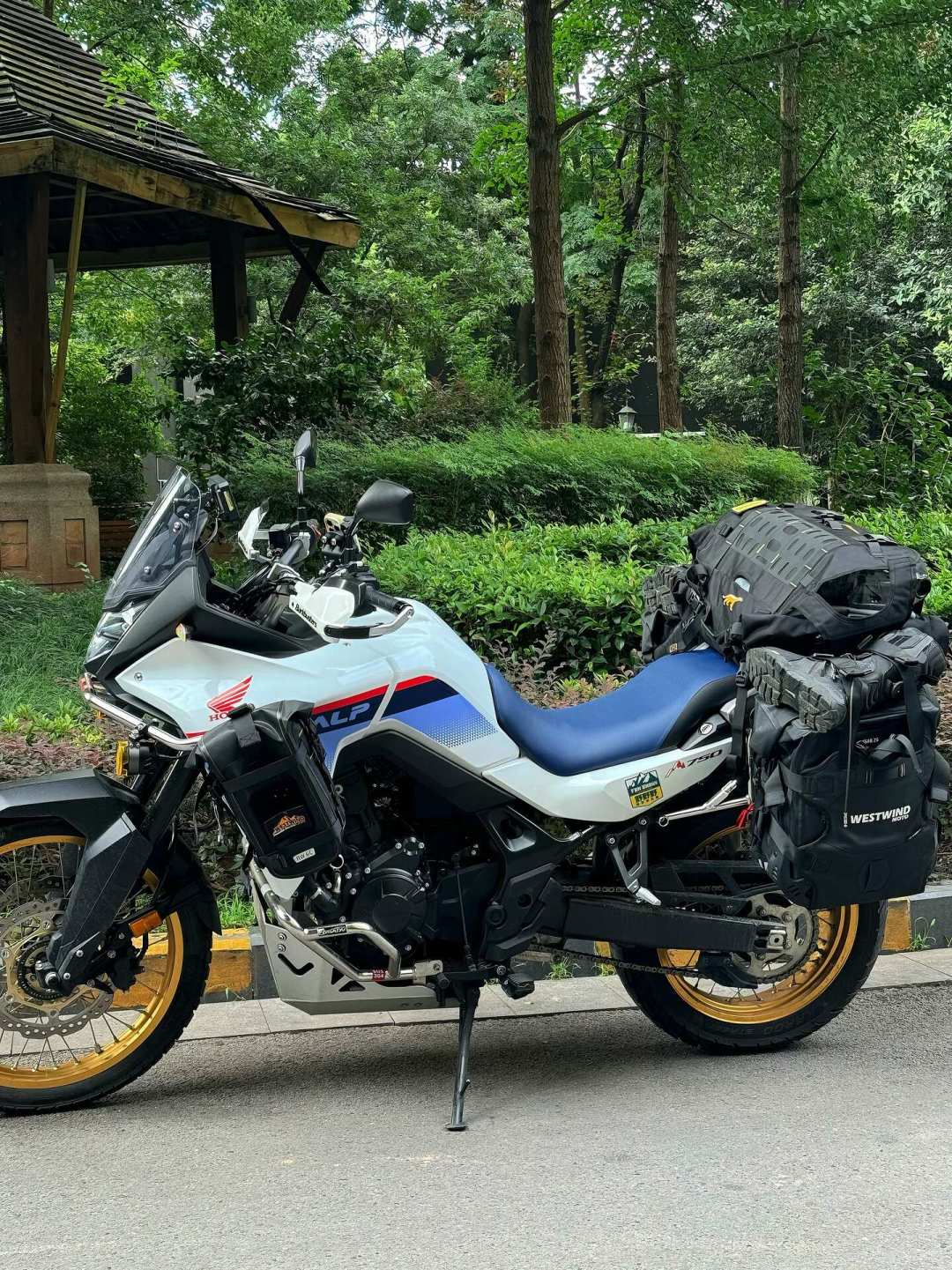 第一次长途摩旅,先别急着塞满购物车:对照全网5份老骑手装备清单,真正要花钱的就这几样