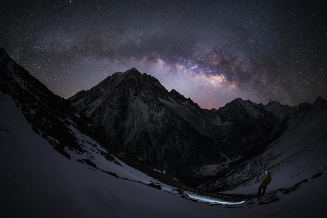 流星雨过去了,银河窗口还开着:适马星空镜头全家桶,从2809到13479元按预算分四档