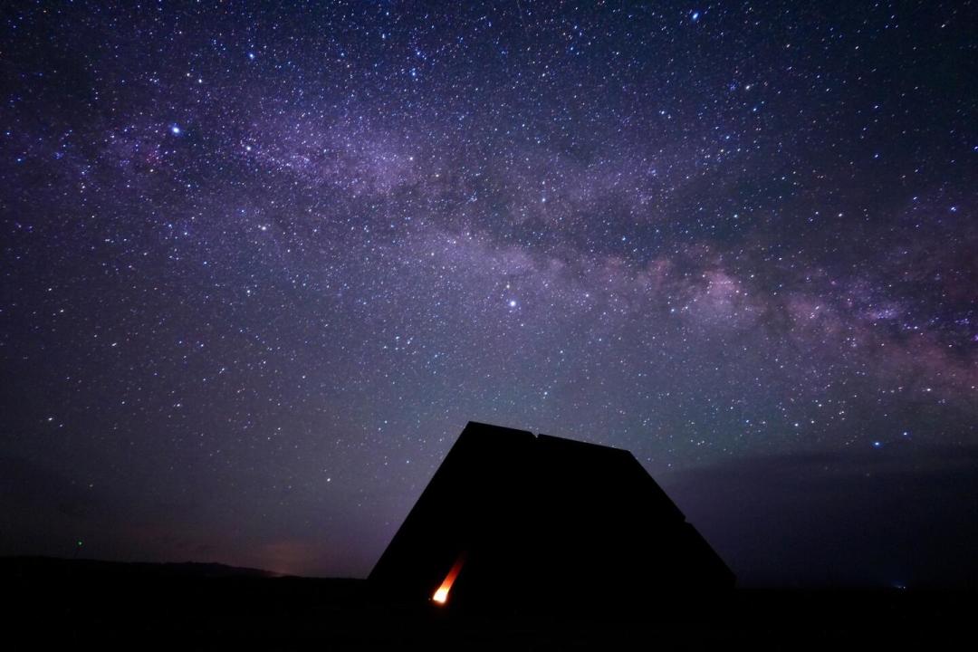 流星雨过去了,银河窗口还开着:适马星空镜头全家桶,从2809到13479元按预算分四档