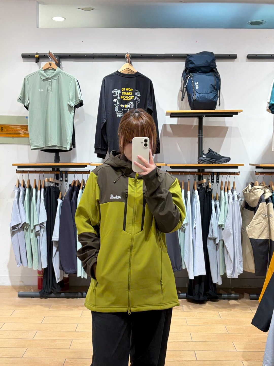安踏接手狼爪一年:没变成始祖鸟,成了打4折捡漏的大众户外,入秋前值得买吗?