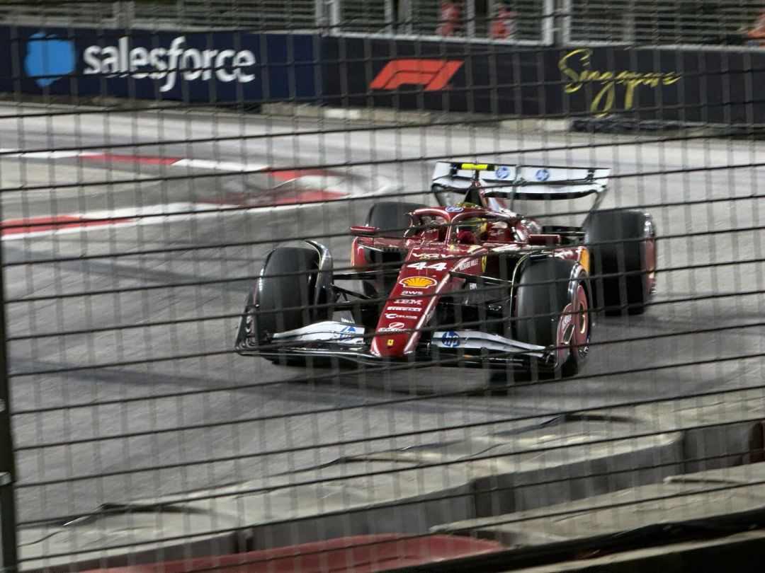 新加坡F1夜赛52天倒计时:首办冲刺周末+三天演唱会,1400到34000的门票怎么选不踩坑