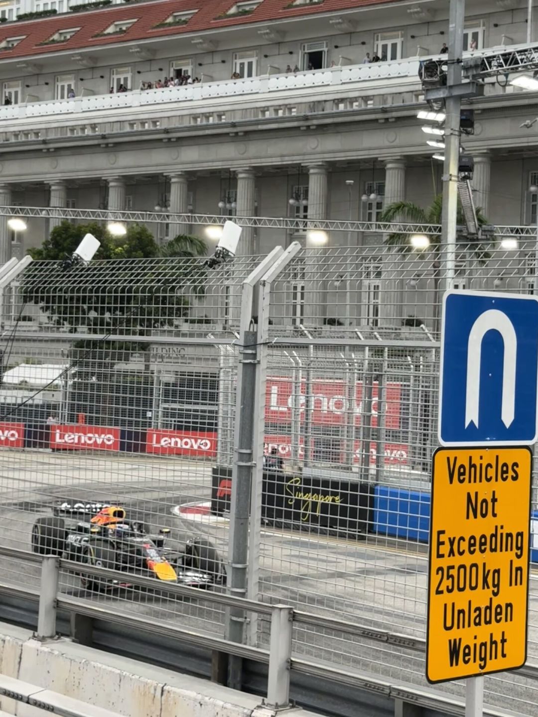 新加坡F1夜赛52天倒计时:首办冲刺周末+三天演唱会,1400到34000的门票怎么选不踩坑