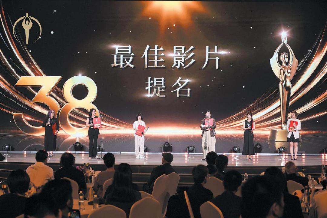 81岁袁和平百花奖最佳导演陪跑:大鹏捧走奖杯,武侠赢回了席位