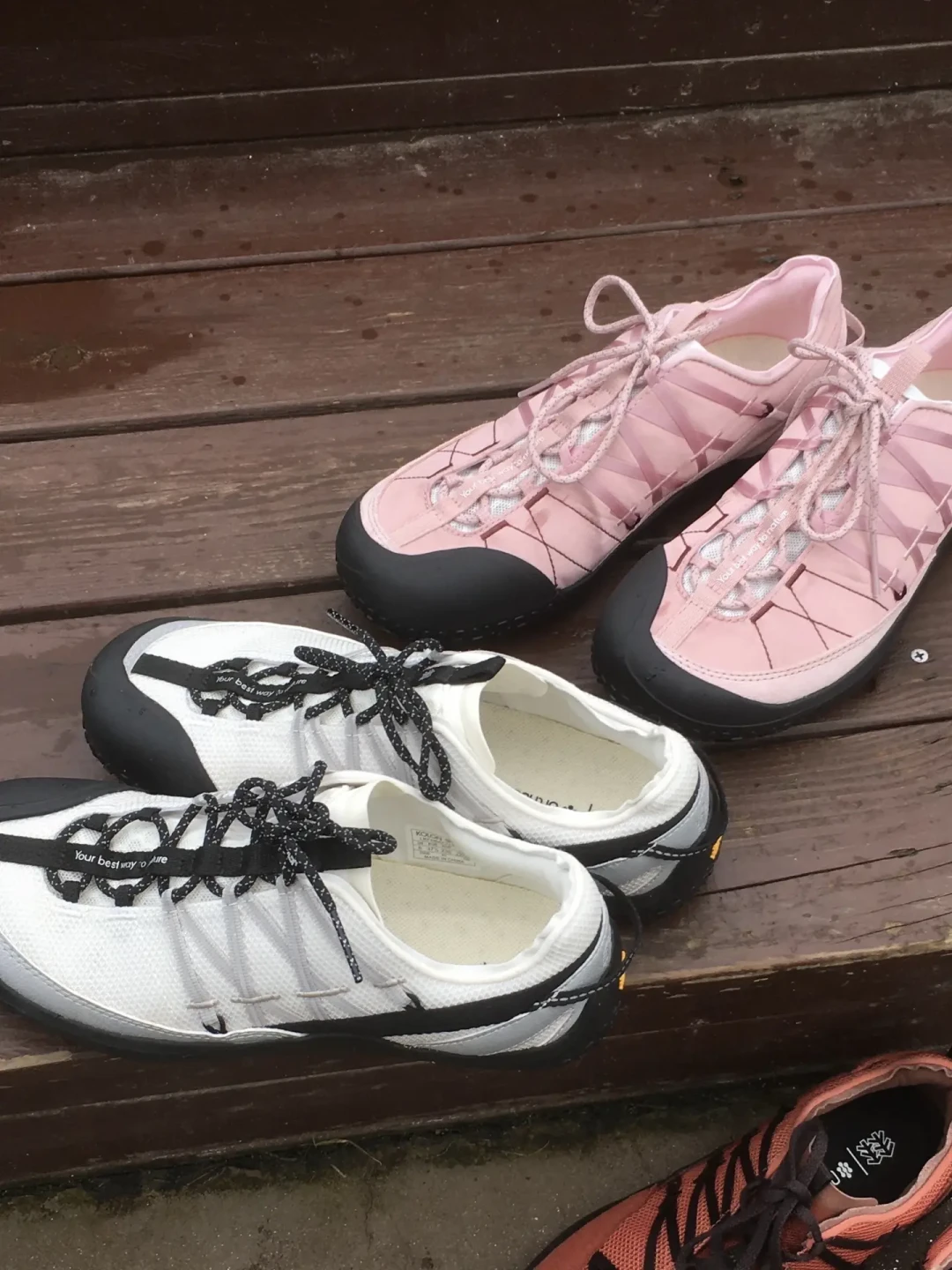 可隆芭蕾鞋火出圈：粉色全国断货、鞋头被玩成陶喆梗，千元值不值得冲？
