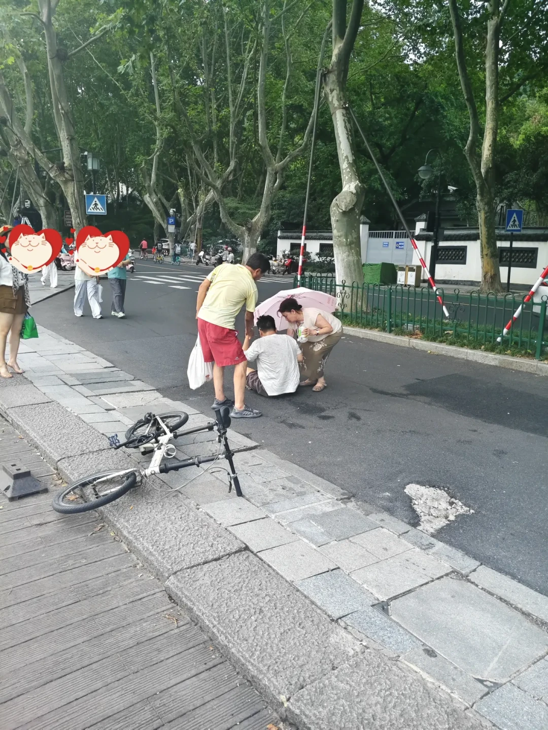 查完这个夏天的中暑救援,我把一日徒步的“防暑账”算了一遍:全套百来块,最关键的不是水,是“盐”