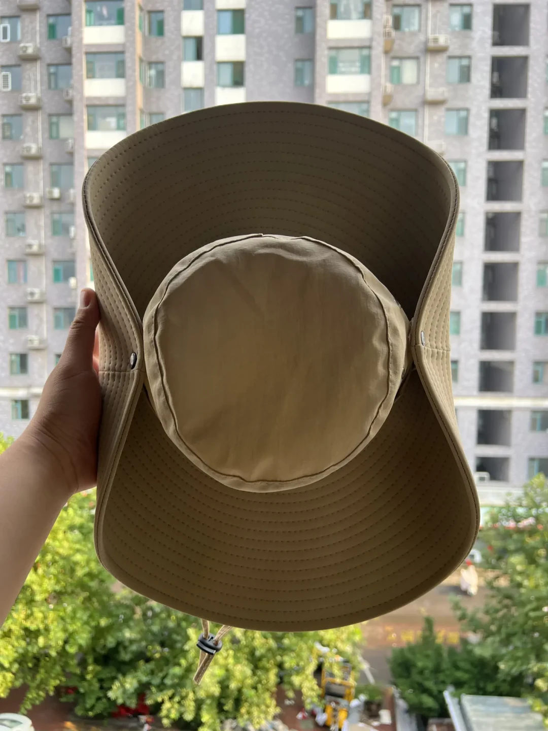 查完这个夏天的中暑救援,我把一日徒步的“防暑账”算了一遍:全套百来块,最关键的不是水,是“盐”