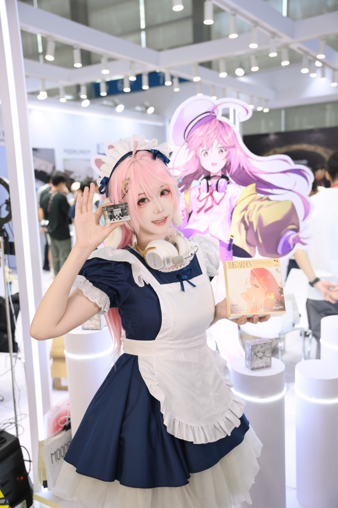 耳机厂的看板娘要出手办了:深圳音频展上,水月友希的1/6灰模被围了