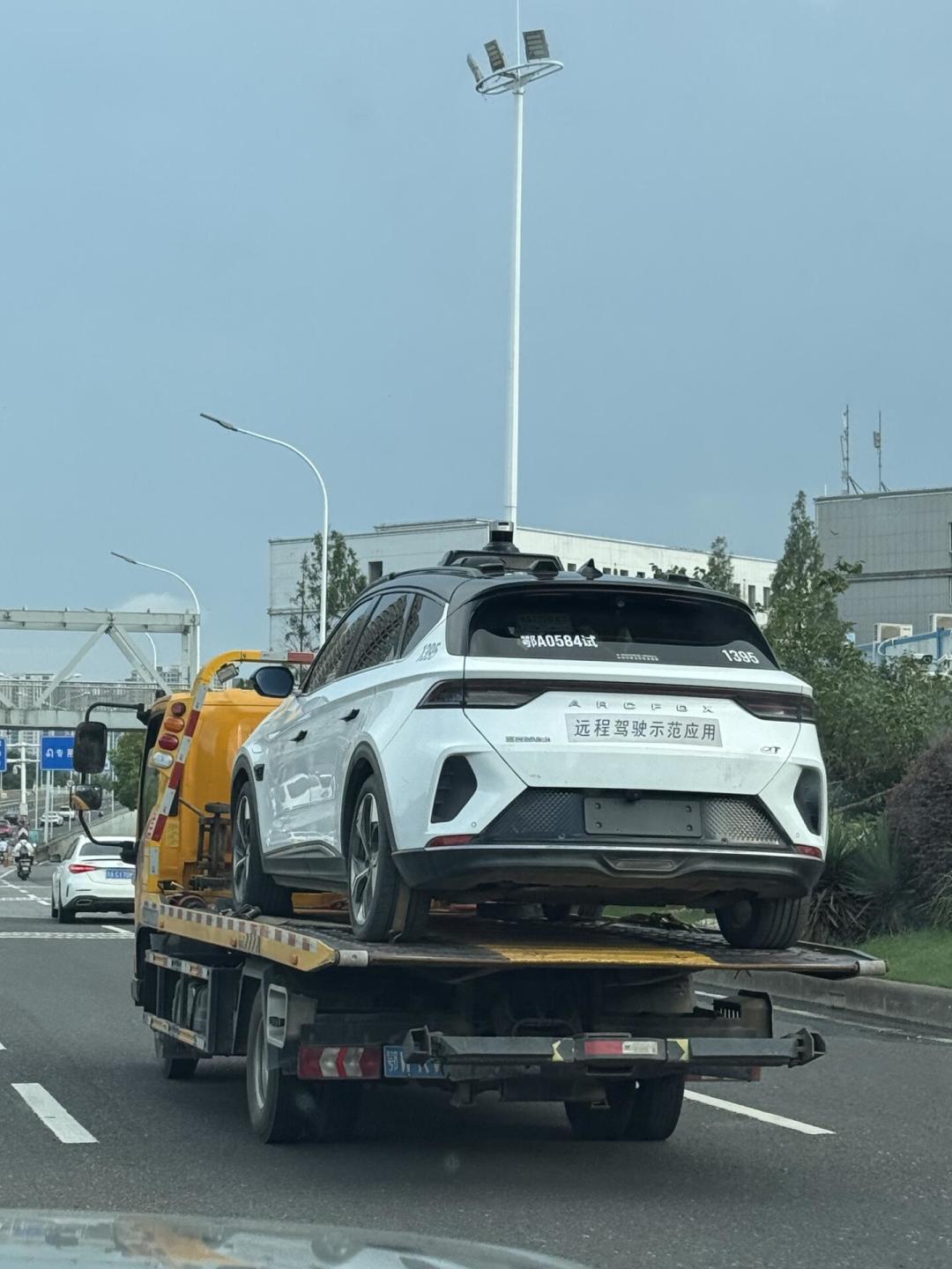 回到武汉的萝卜快跑变了:方向盘罩起来了,孕妇和70岁以上老人明确禁止乘车