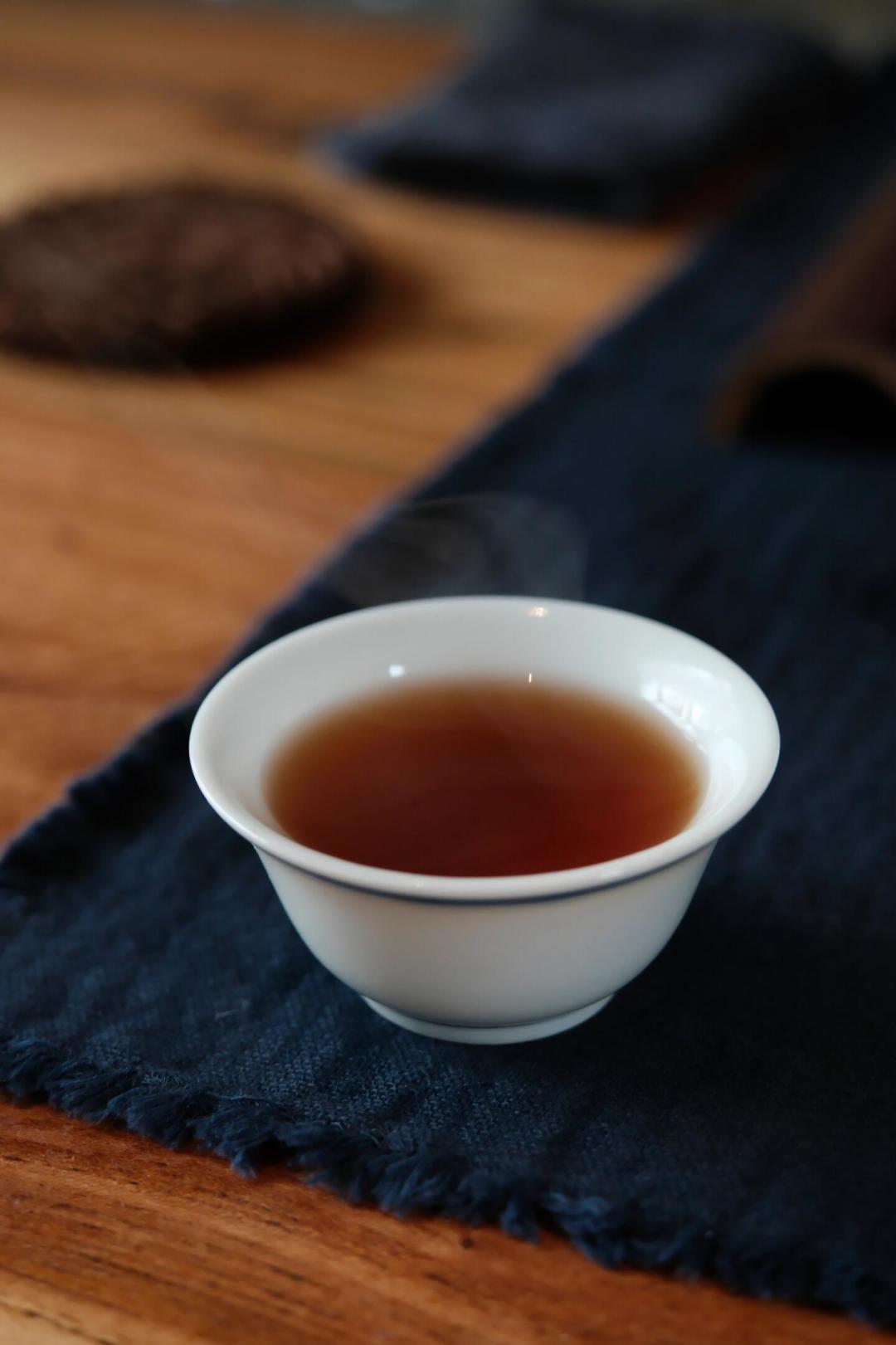 真红印一饼60万，假红印一百多就能买到：中茶老茶的水有多深
