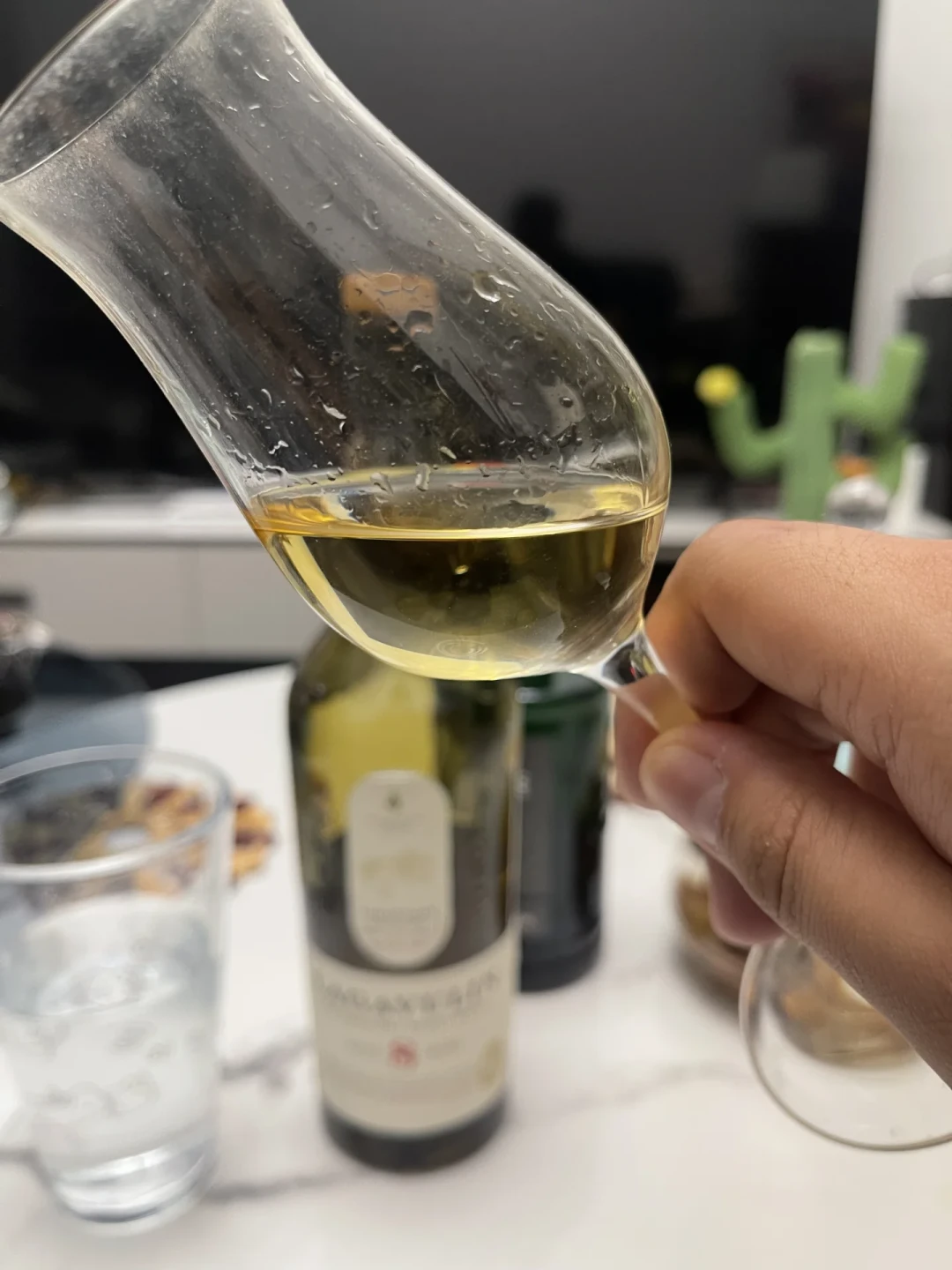 乐加维林8年从380跌到300以内:一半人喊口粮天花板,一半人骂水,捋完发现他们喝的压根不是一瓶
