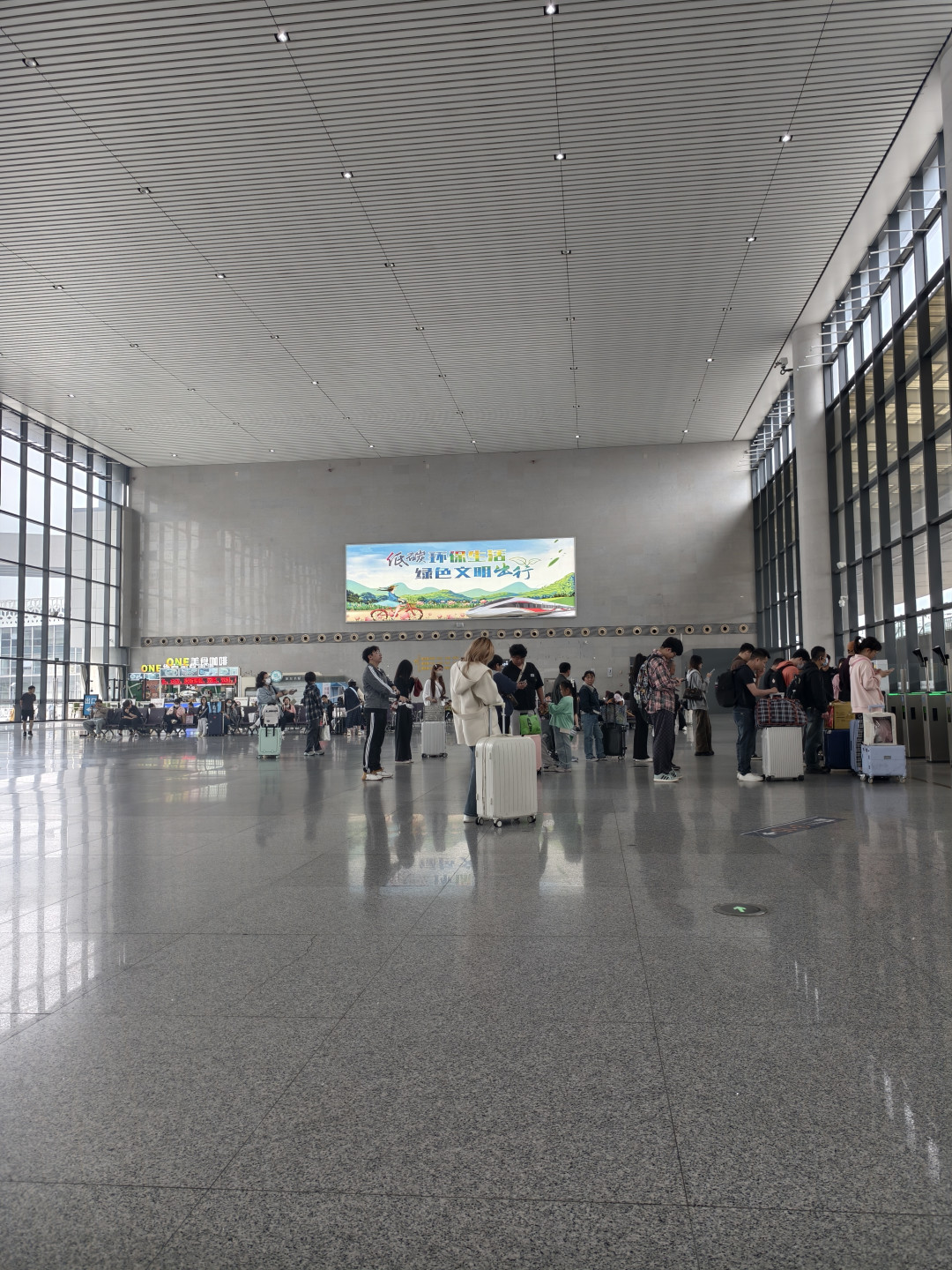 绿皮车今年暑运人格外的多，但上海南站、广州站已经没了普速车：买票前，先核对出发站