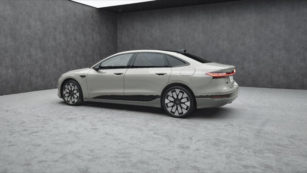 现在能买到的最便宜的A6L,是纯电的:A6L e-tron四个月从33.3万跌到26万区间,先把这三笔账算清楚