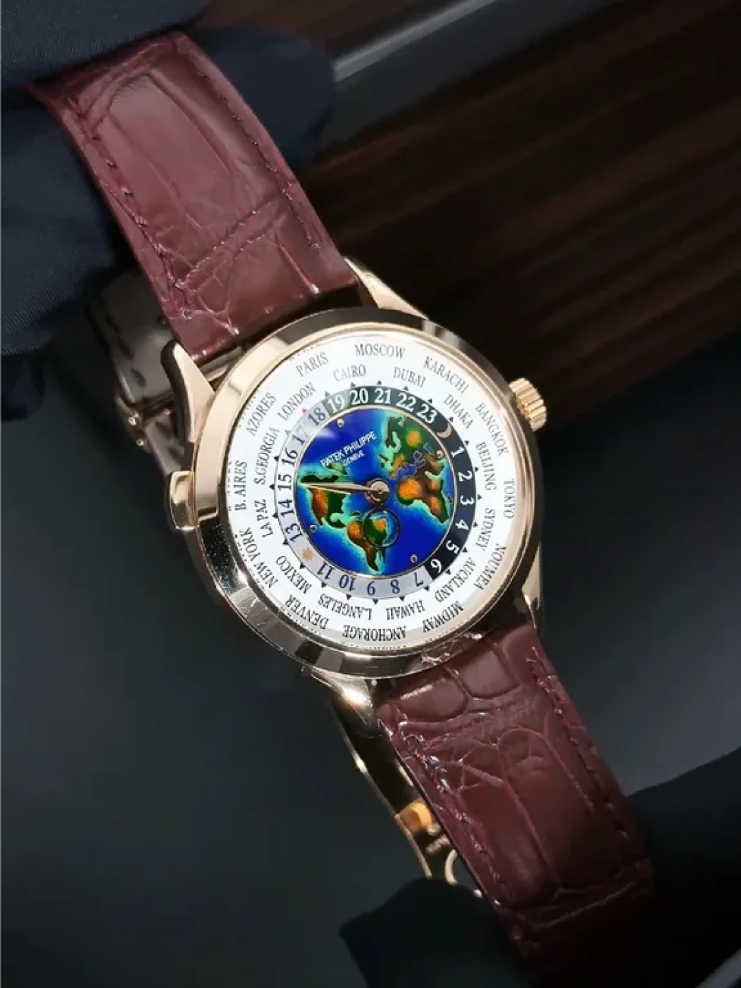 古董2523拍出6970万,新款5330G却跌破公价:百达翡丽世界时跌成全系洼地,现在是捡漏时机吗?