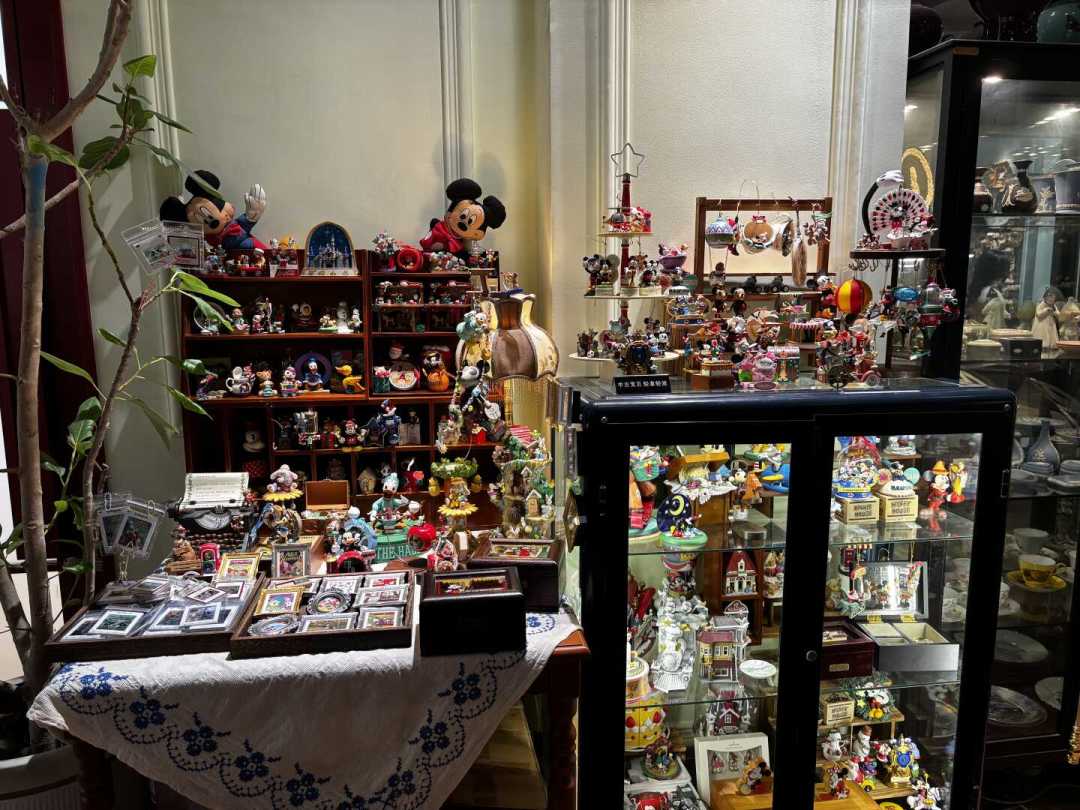 中古米奇入坑指南：9.9元的挂件、199元的线腿一对，下手前先搞懂“中古”和“剪标”的区别