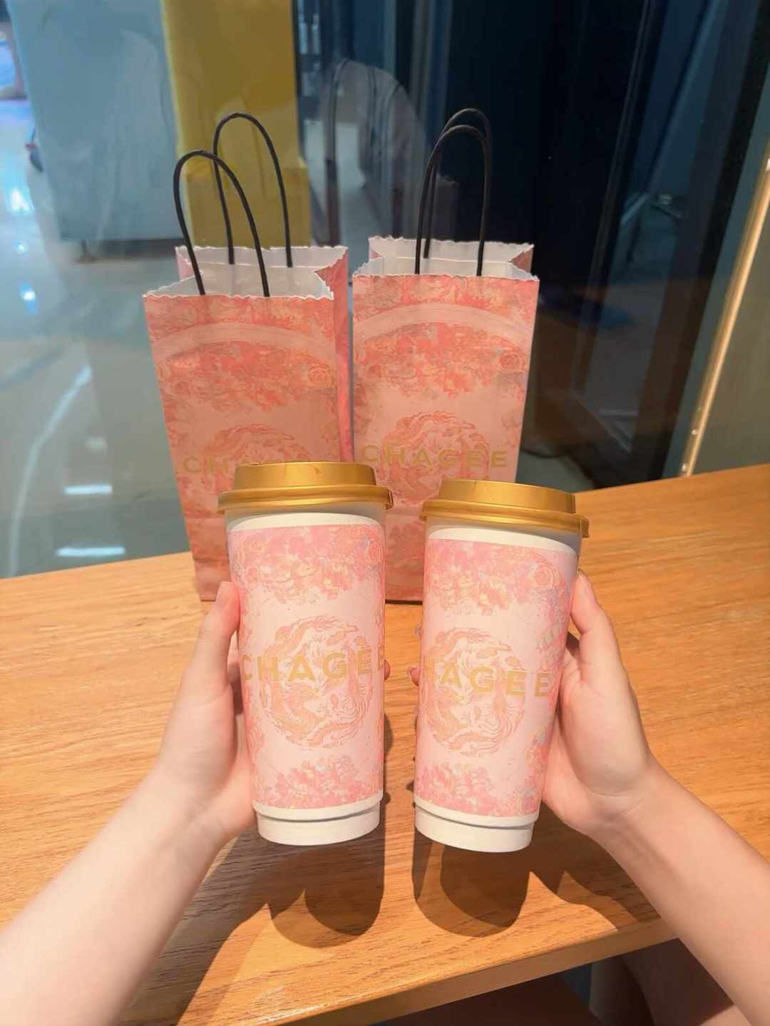 喝了凤凰栖梧睁眼到天亮:我把茶饮、瓶装茶、茶叶的咖啡因数据全整理了一遍,搞明白了“下午3点红线”