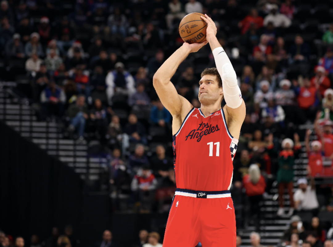 NBA官方晒顶级内线名单,38岁的洛佩斯和文班亚马同榜:他凭什么还在?