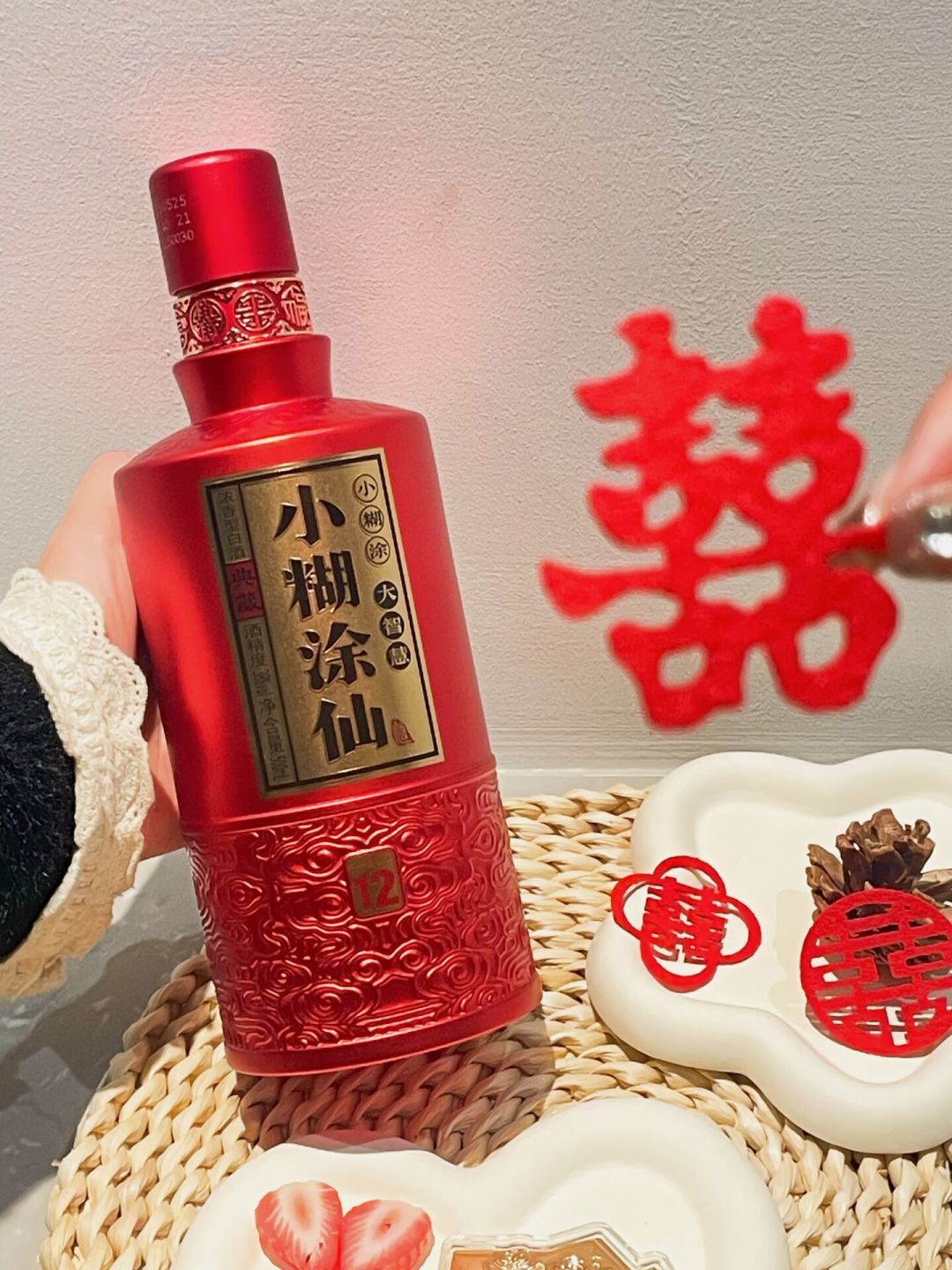 有人说它不输剑南春,有人说它被老窖特曲碾压:翻完酒友圈对小糊涂仙的真实评价,这酒该怎么选、什么价不能超