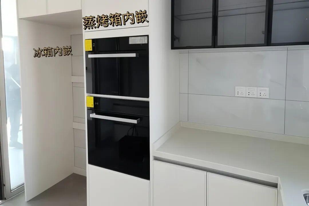 「零嵌冰箱」装完凸出一截?翻遍翻车帖才搞懂:三条硬尺寸,少一条都别做