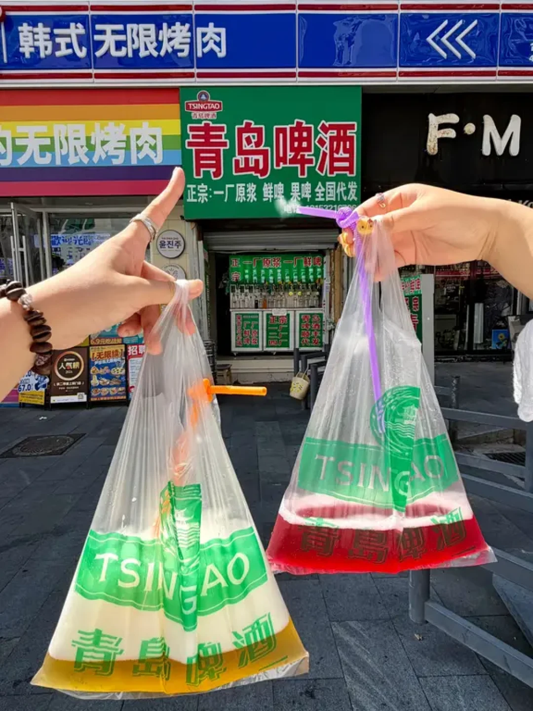 蜜雪冰城花了2.86亿入场,9.9元3斤:今夏鲜啤店爆发,口粮党这波“鲜”真能冲吗?