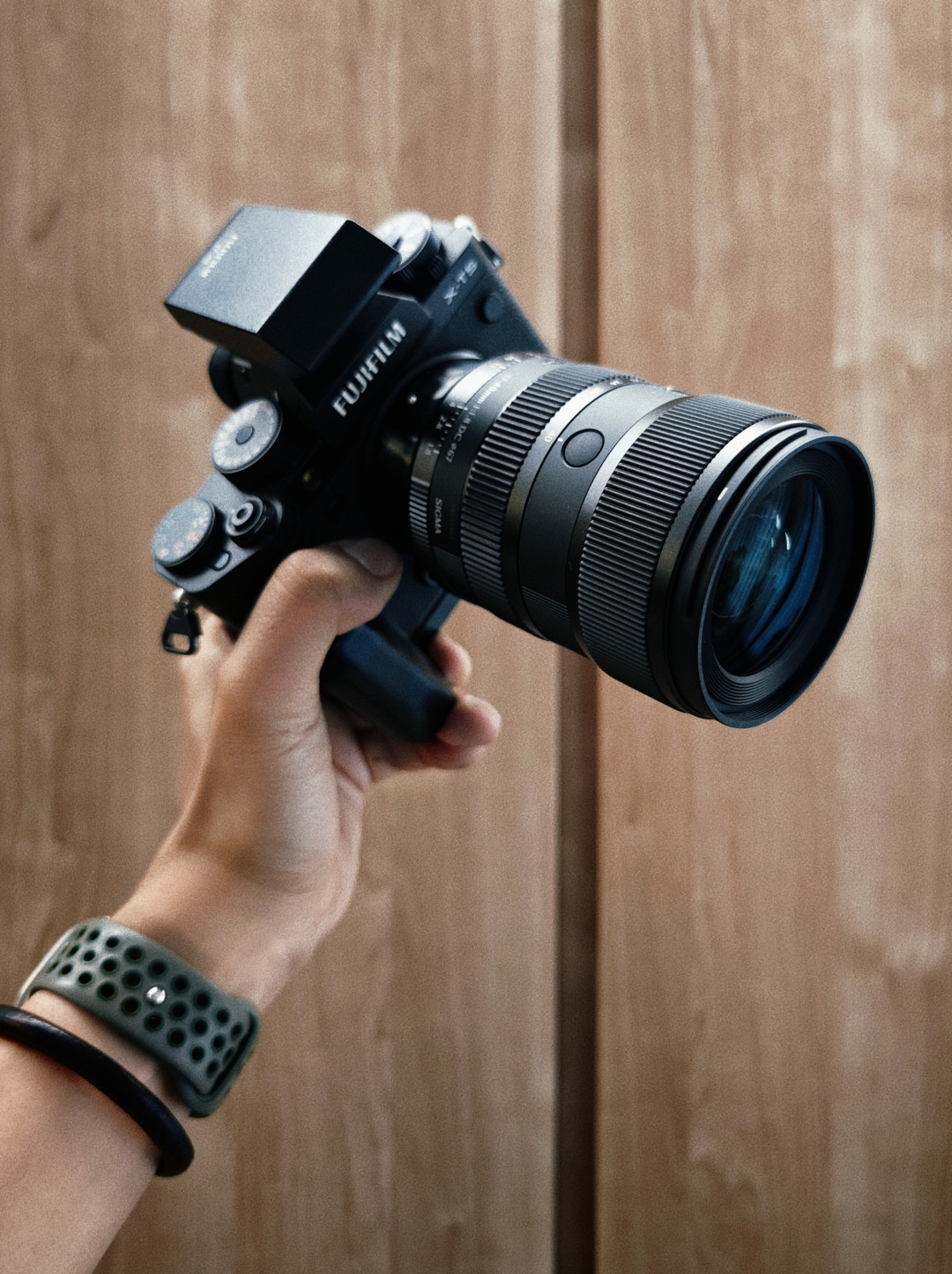 1.5公斤还一镜难求:适马50-100mm F1.8无反版传闻再起,半画幅人像党等还是买?