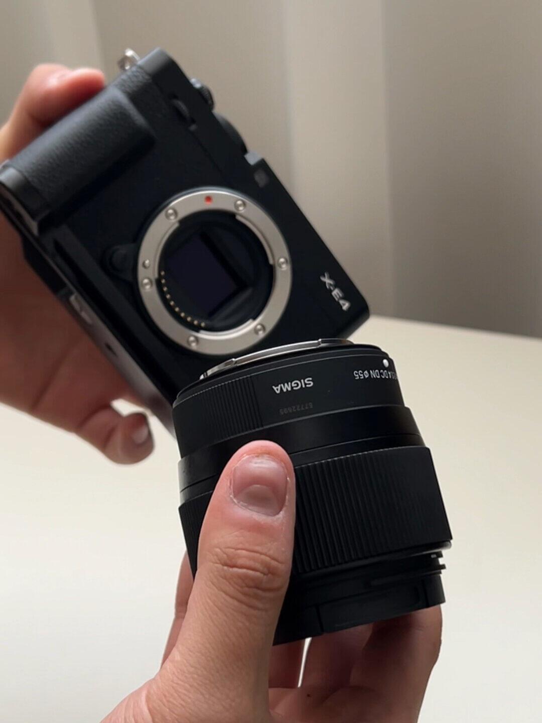 1.5公斤还一镜难求:适马50-100mm F1.8无反版传闻再起,半画幅人像党等还是买?