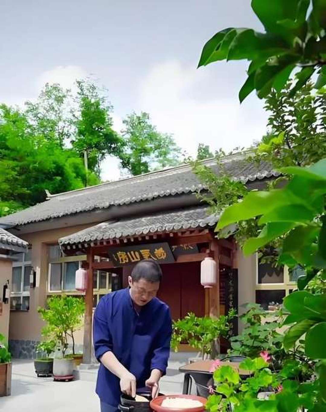 观化茶院22号发布:从199元冰岛到6888元的普洱,李亚鹏这波翻红值不值得普通茶客看一眼
