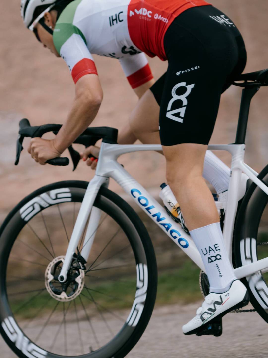 新模型59800,老款清仓2万出头:COLNAGO C72到店,梅花粉这道题怎么选