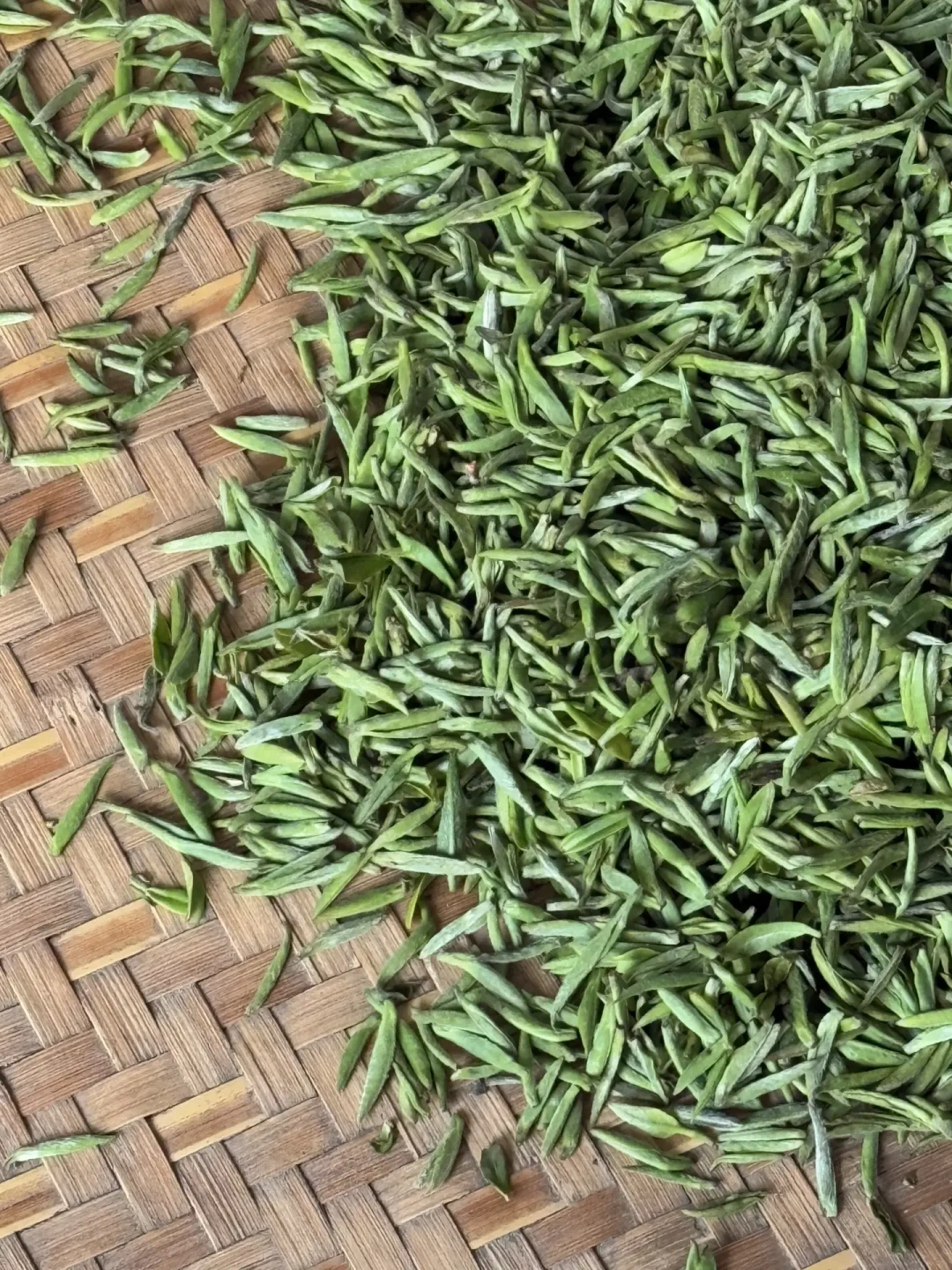 手工茶真是智商税吗?翻了研究数据和茶厂成本账,整理出一套不用仪器的四步验真法