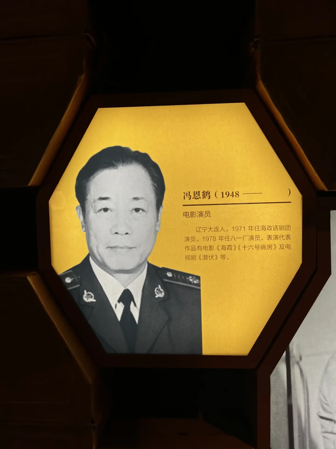 《潜伏》翻红18年:天津站不是谍战机关,是你正在上的那个班