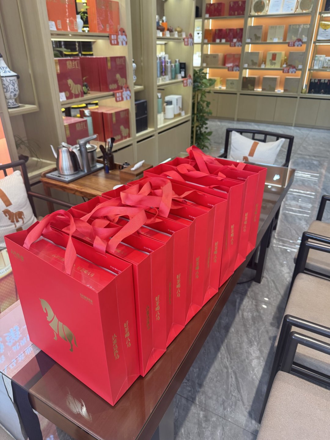 八马茶业上市后首份半年报:净利增64%,但财报里三个信号正在改变你中秋买茶的方式