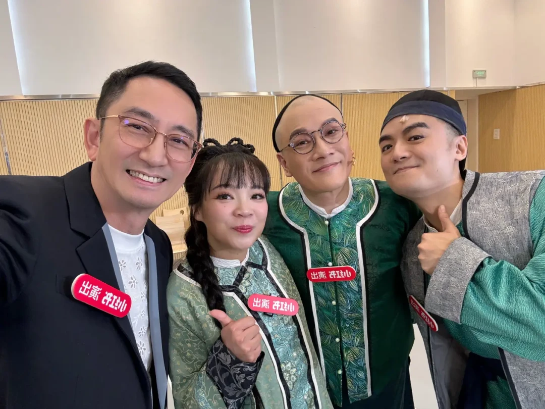 方唐镜来看方唐镜了:吴启华把20岁的脸授权给AI,自己却坐进了上海观众席