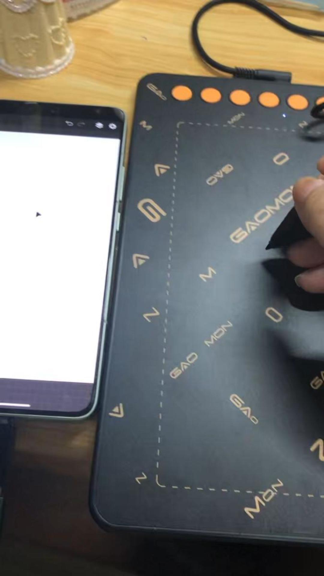 一半人喊刷题神器,一半人骂难用:百元数位板想替平板记笔记,先定尺寸再选软件