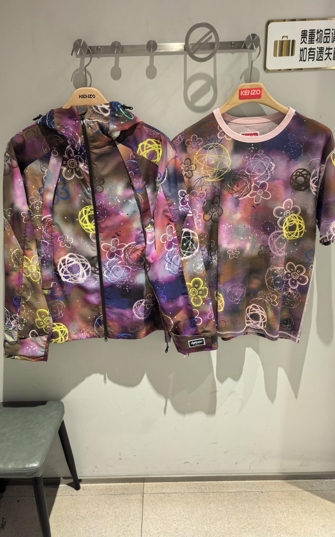 KENZO 8月有点热闹：七夕限定刚进门店，新 Futura 联名已经上了奥莱货架