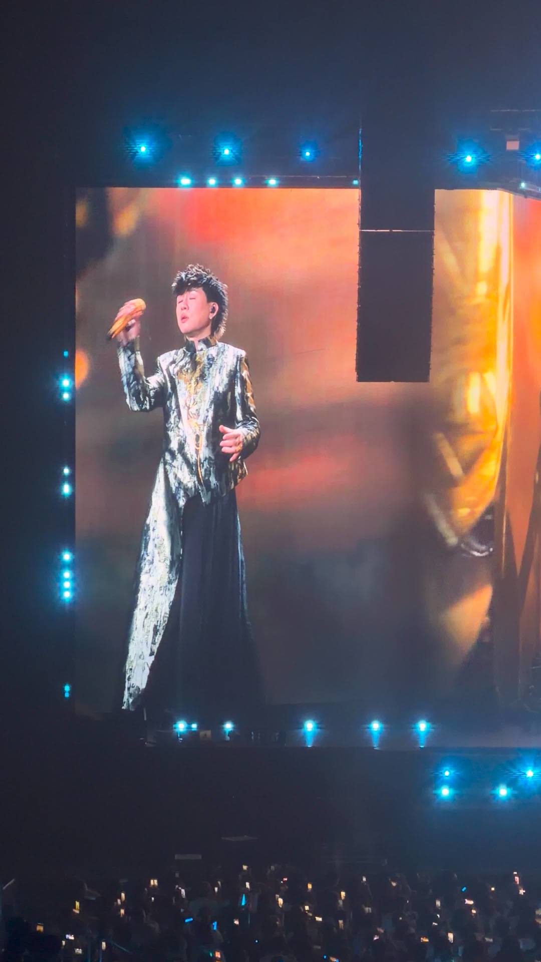 胡彦斌夺歌王后巡演开票:380元起、同馆比李宗盛低500元,这场歌王演唱会值不值得去?