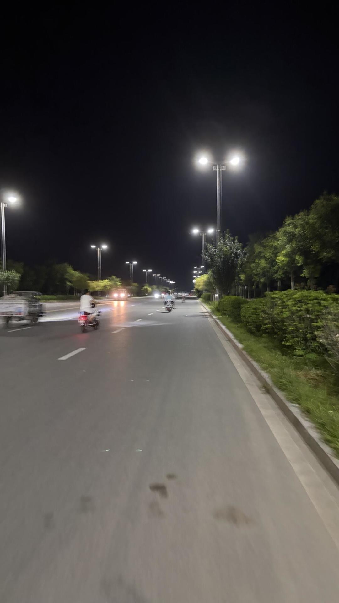 夜骑撞倒路人被判赔近30万:今晚出门前,先算算这笔安全账
