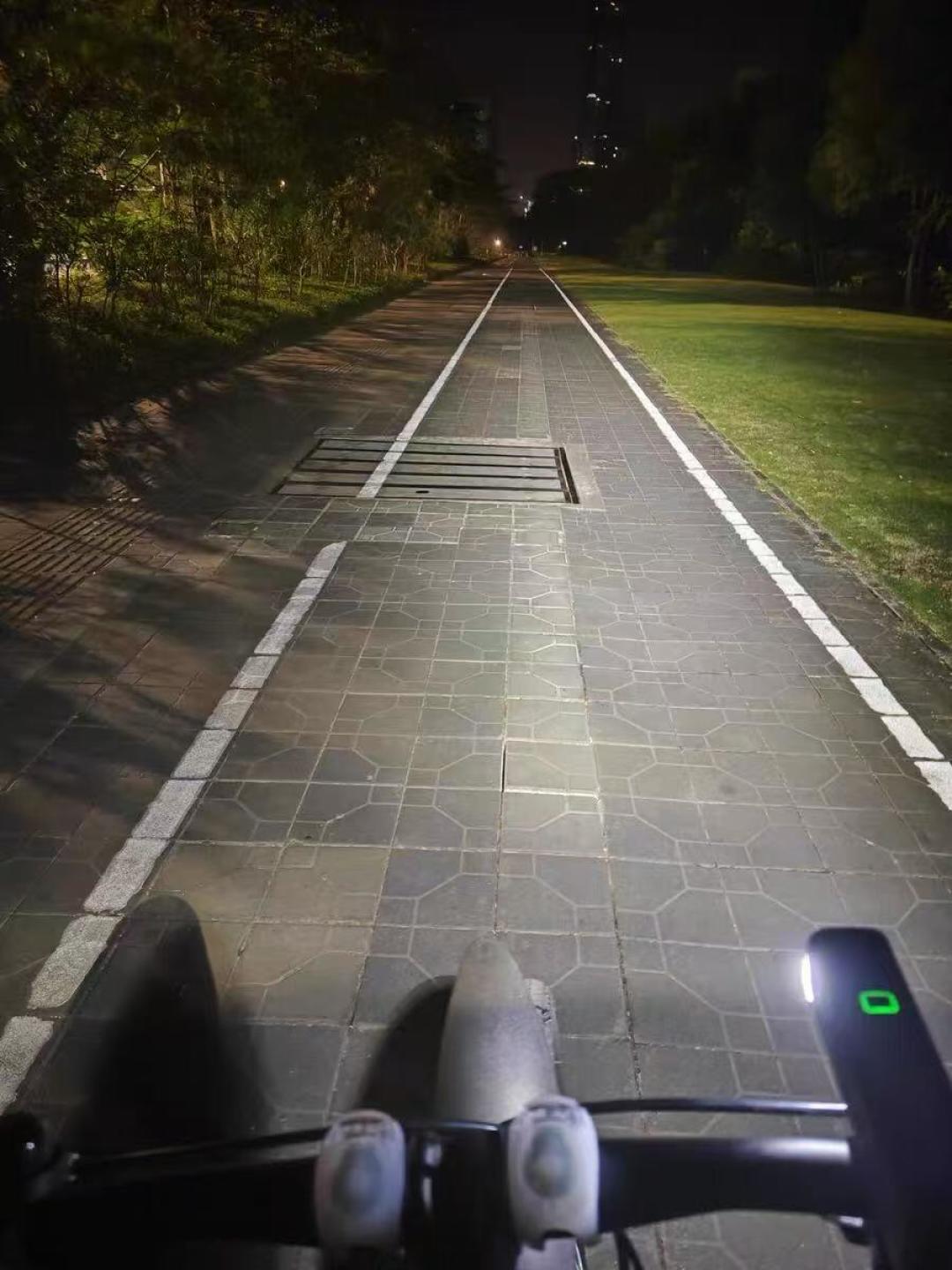 夜骑撞倒路人被判赔近30万:今晚出门前,先算算这笔安全账