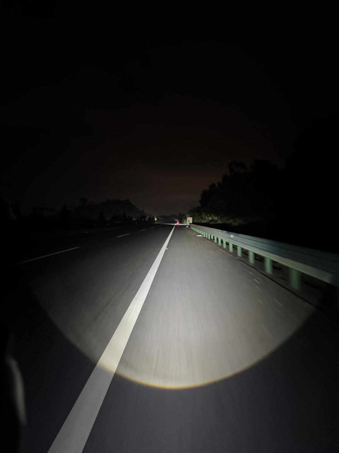 夜骑撞倒路人被判赔近30万:今晚出门前,先算算这笔安全账